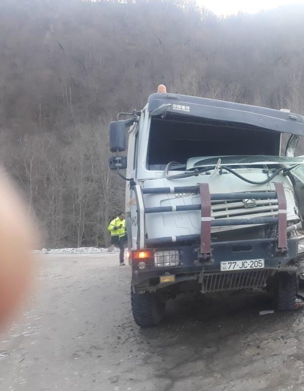 Kəlbəcərdə qəza: Yük avtomobilləri toqquşdu (FOTO)